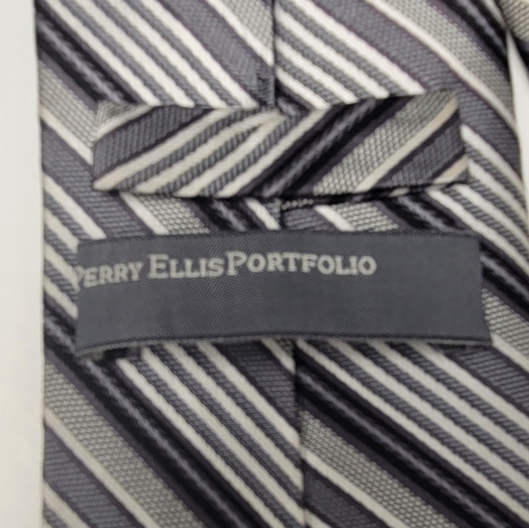 3/$30 Perry Ellis Portfold Grey 100% Silk - Picture 6 of 8